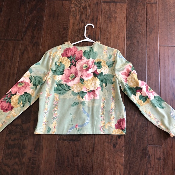 CUTE VINTAGE CABBAGE FLORAL LIL JACKET WITH VINTAGE CROCHETED COLLAR… - Picture 2 of 5